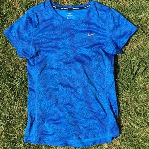 NEW NIKE TOP